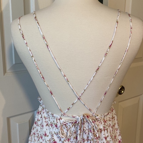Women’s Size Small Strappy Floral Sundress with VNeckline — So Pretty For Summer - Picture 5 of 10